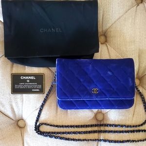 CHANEL wallet with chain